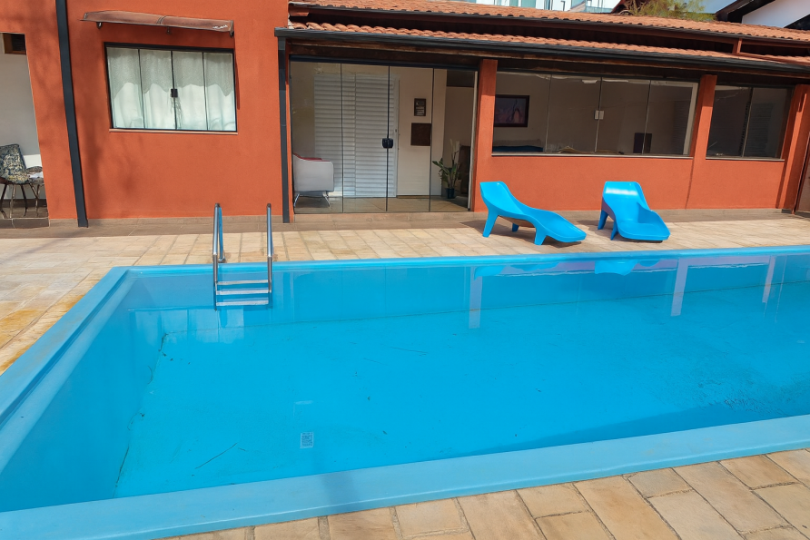 Foto pousada e quarto